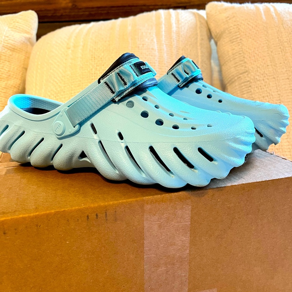 EUC crocs echo clog